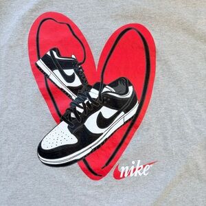 Nike Women's Sportswear Essential Gel Dunk Tshirt. Grey, Sz L-Oversized Fit